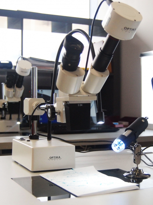 Microscopio de perito calígrafo Sevilla